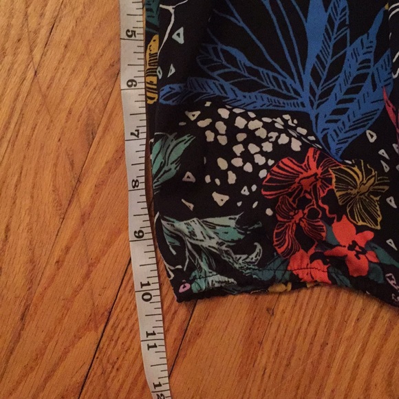 Off the shoulder crop top - Picture 3 of 3